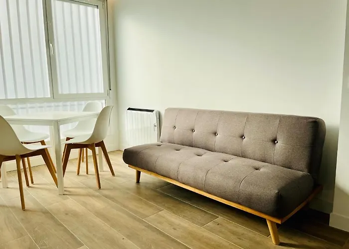 Bernabeu/ C.Universitaria Apartments